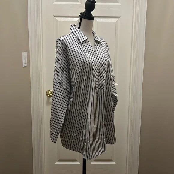 Chicos size 3 soft stretchy shirt. Lightweight. Summer ready - Picture 2 of 5
